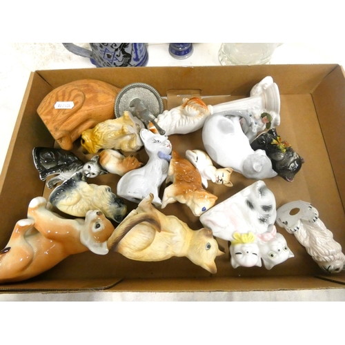 340 - Tray of various cat ornaments.