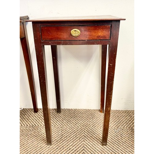 518 - Mahogany side table with fitted single frieze drawer.