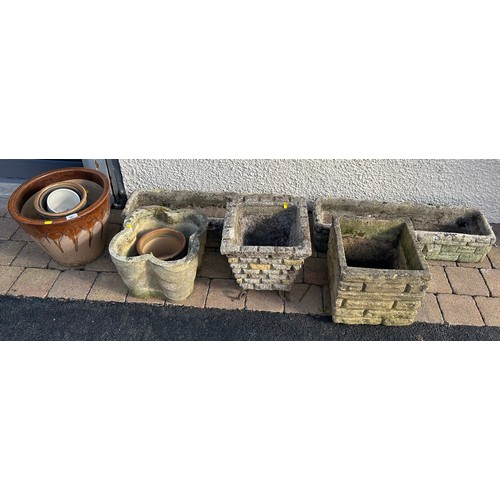 681 - Quantity of assorted garden planters