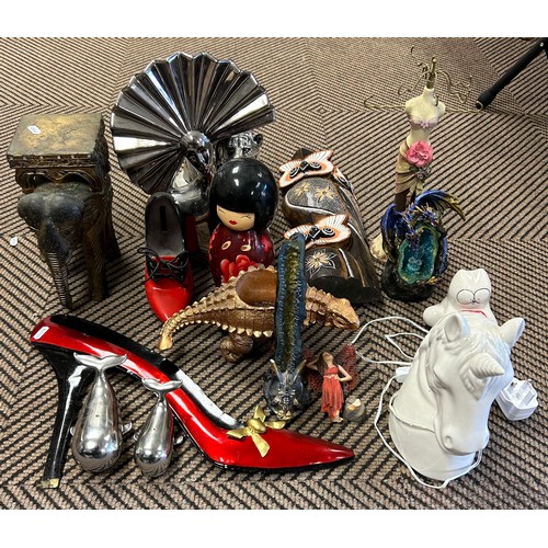 415 - Collection of decorative items to include horses head, owls, tiger etc.