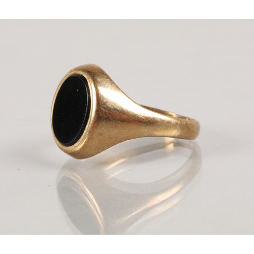 95 - 9ct gold signet set with onyx, ring size T, 4.2g