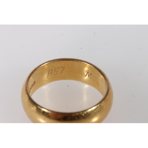 177 - 22ct yellow gold wedding band, ring size L, 8.4g.