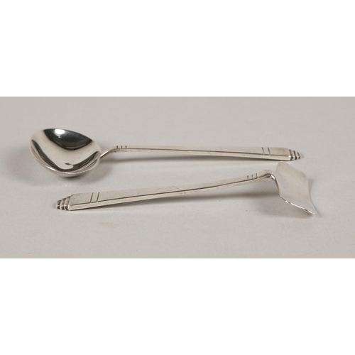 221 - Silver child's spoon and pusher set in fitted case 'Presented by the Proprietors of Sister Laura's F... 