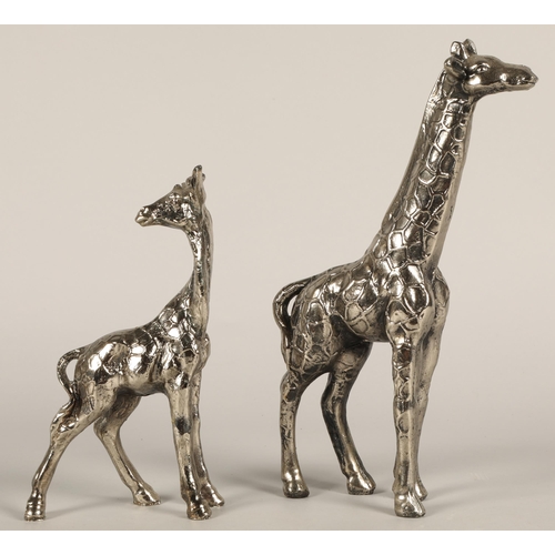 688 - Seven decorative African animal figures (7)