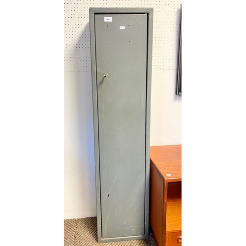 490 - Metal gun cabinet.