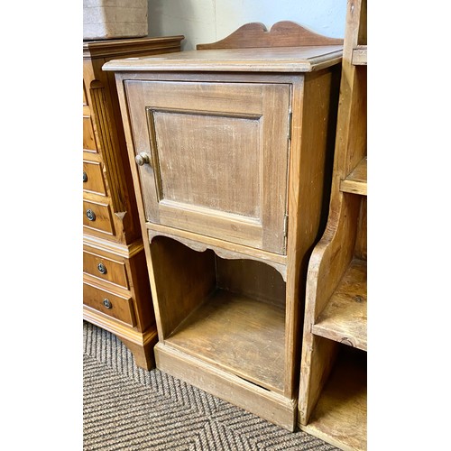 484 - Bedside cabinet.