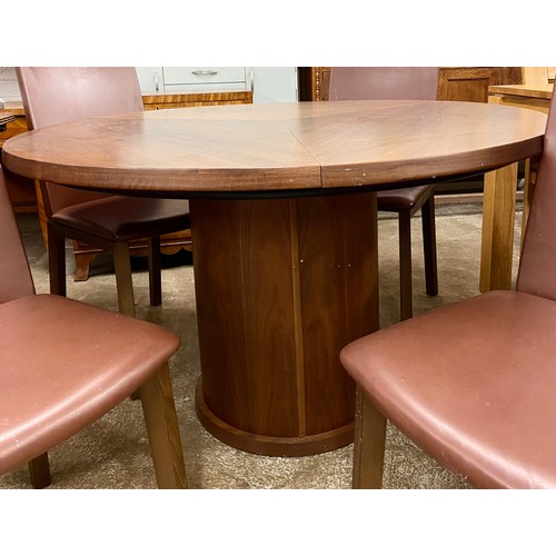 582 - Skovby circular extending dining table with four matching leather chairs