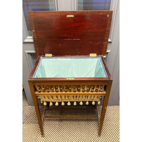 542 - Mahogany sewing table 