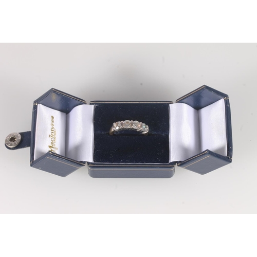 189 - 18ct gold and four stone diamond ring, the round cut brilliants bar set on a white gold mount, leadi... 