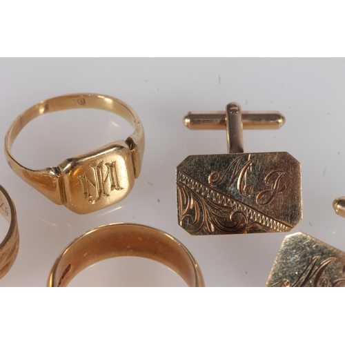 211 - Two 9ct gold wedding bands, a 9ct gold signet ring and a pair of 9ct gold gent's cufflinks, gross 22... 