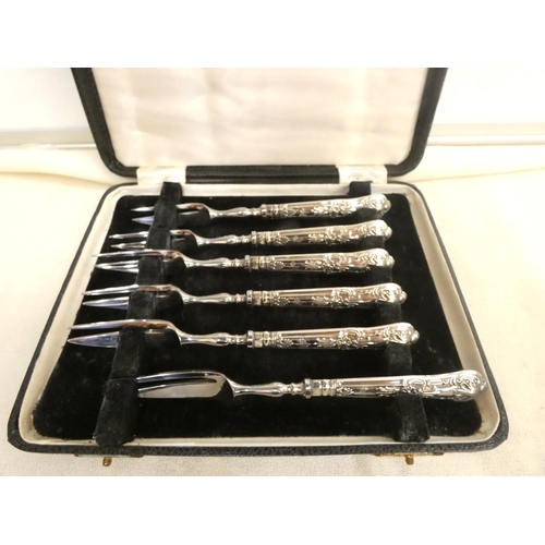 328 - Set of silver handled gateaux forks.