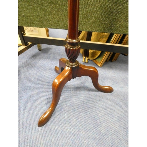 406 - 20th century mahogany jardinière stand with pie crust top, turned column and raised on tripod pad fe... 