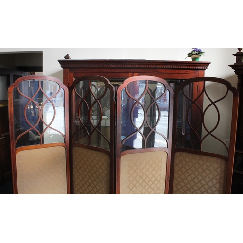 635 - Mahogany folding dressing screen, the four panels with shaped arch tops and glazed sections, H178cm.