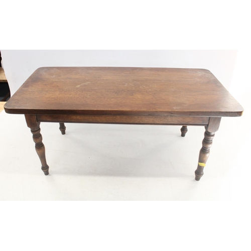 636 - Early 20th century small apprentice piece oak dining table and matching wheelback chairs, table L61c... 