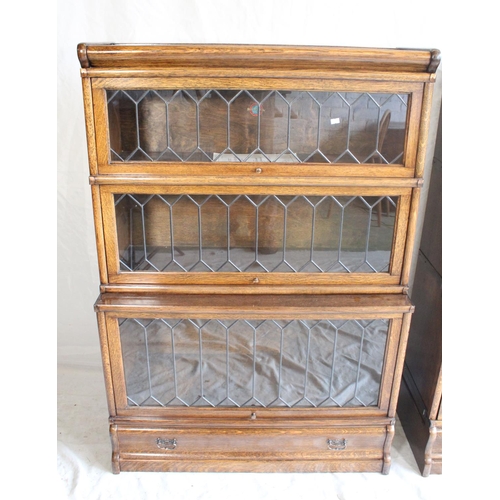 632 - Pair of Globe Wernicke oak sectional bookcases, early 20th century, with astragal glazed fronts and ... 