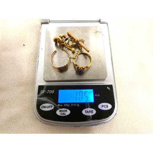 411 - 10.4g of 9ct. gold to include rings a/f