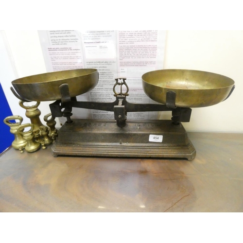 454 - Set of antique French scales and weights.