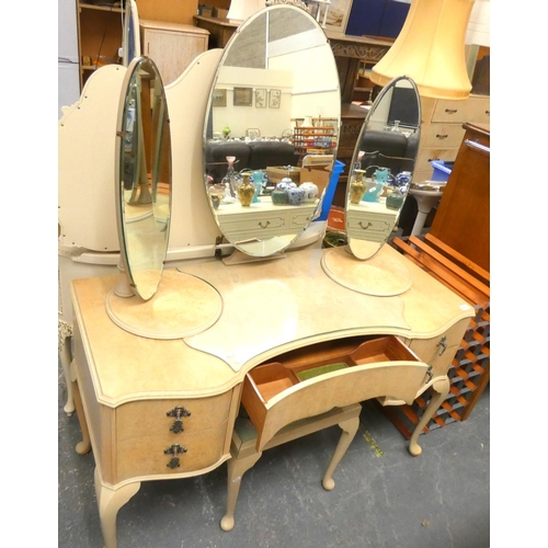 476 - Wrighton furniture cream dressing table with pivoting mirrors.