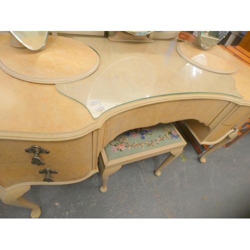 476 - Wrighton furniture cream dressing table with pivoting mirrors.