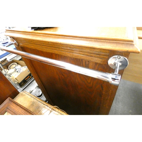 481 - Tall oak chest of six drawers.