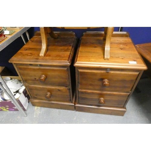 516 - Pair of modern bedside drawers.