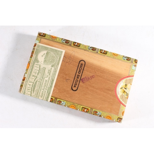 1092 - ROMEO Y JULIETA, a sealed box of twenty-five small Coronas Cuba cigars, with label '25 Petit Coronas... 