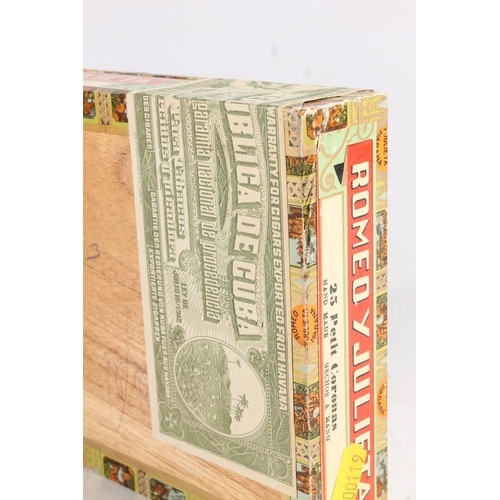 1092 - ROMEO Y JULIETA, a sealed box of twenty-five small Coronas Cuba cigars, with label '25 Petit Coronas... 