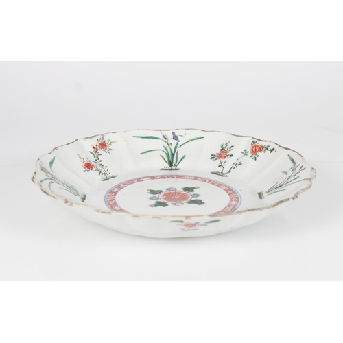 582 - 17th century Oriental dish decorated in the Kakiemon style with iron red, green and blue purple enam... 