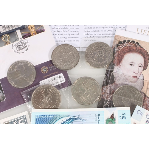 1254 - UNITED KINGDOM Queen Elizabeth II (1952-2022) five pound coins and banknotes to include Elizabeth I ... 