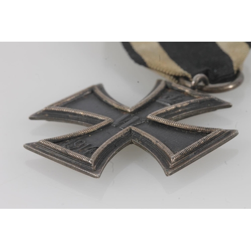 1365 - Imperial German WWI black iron cross second class 1914, the ring stamped '800', also a patriotic iro... 