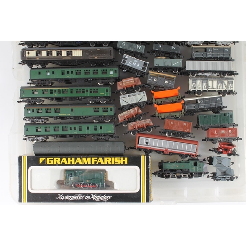 1016 - N gauge model railways to include 1005 0-6-0 diesel locomotive D4019 boxed, and various coaches, wag... 