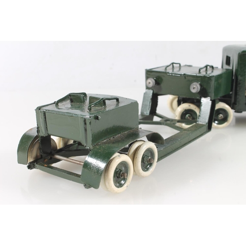 1025 - Britains 1641 Mechanical Transport & Air Force Equipment 18 Wheel Underslung Lorry with Driver, ... 