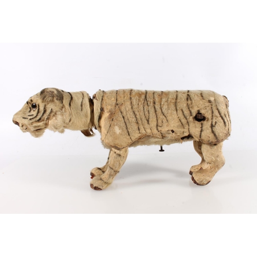 1039 - Antique clockwork automaton in the form of a tiger, in the manner of Roullet & Decamps, 35cm lon... 