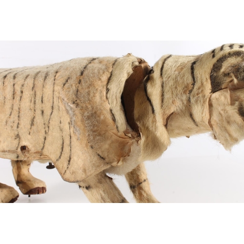 1039 - Antique clockwork automaton in the form of a tiger, in the manner of Roullet & Decamps, 35cm lon... 