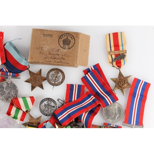 1425 - Replica WWII medals to include war medal, defence medal, Air Crew Europe stars, etc. etc.