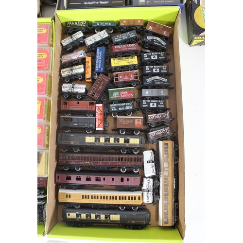 1069 - N gauge model railways to include Grafar, Peco, Trix etc, rolling stock, wagons, coaches etc. and so... 