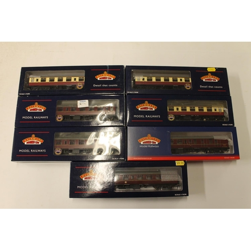 1056 - Bachmann Branchline OO gauge model railways to include seven coaches 39000R(A) BR mkI SO 2nd open ma... 