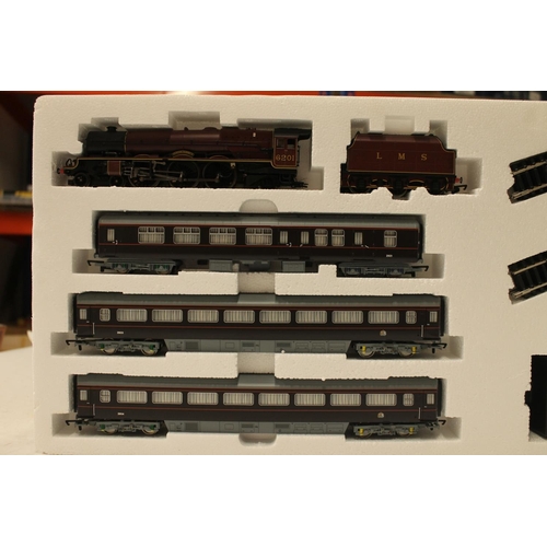 1057 - Hornby OO gauge model railways R1057 The Royal Train electric train set with 4-6-2 Princess Elizabet... 