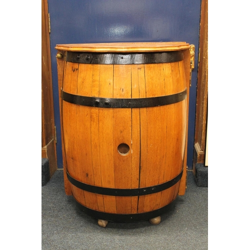 1100 - Whisky bar made from a whisky barrel, 98cm tall.