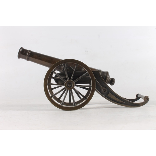 1471 - Cast metal model starter cannon, 26cm long.