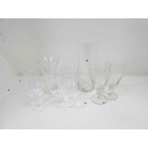 131 - Large collection of various glassware.