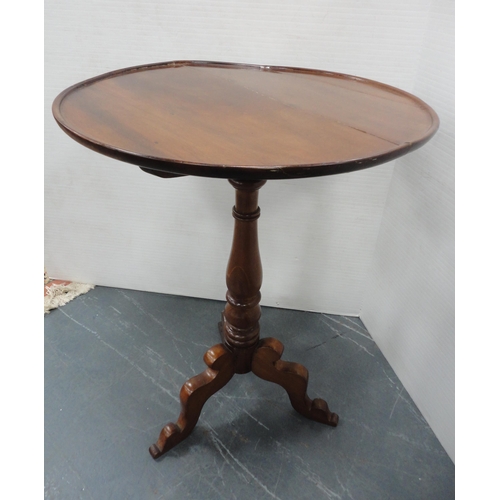 67 - George III mahogany tripod table with snap-action saucer top, 75cm high and 56cm wide.