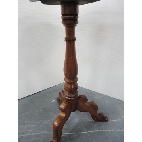 67 - George III mahogany tripod table with snap-action saucer top, 75cm high and 56cm wide.