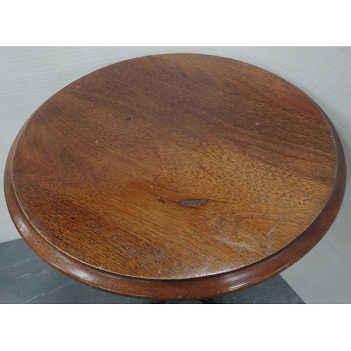 70 - Cast iron pub table, c. early 20th century, with mahogany circular top, on quadripartite supports, 7... 