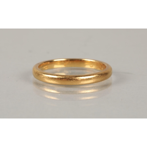 63 - 22ct gold band, ring size N, 3.8g