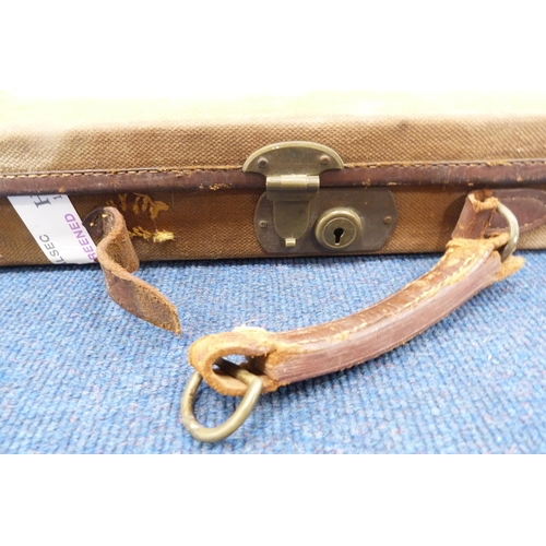 34 - Gun case with fitted interior, label for 'CB Vaughan, 39 Strand, London', interior 18.5cm x 78.5cm.