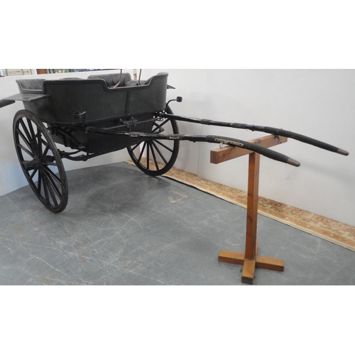 148 - Horse-drawn governess car, c. late 19th/early 20th century, painted in green and black livery, with ... 