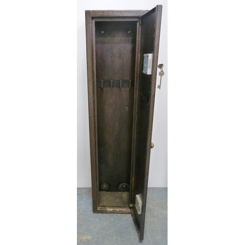 191 - Painted metal gun cabinet, 126cm high, 32cm wide and 21cm deep.