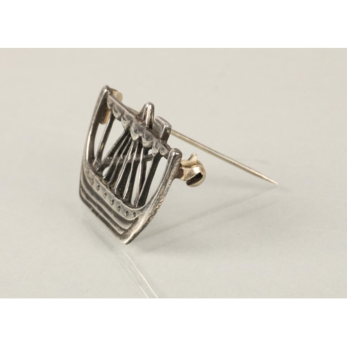 67 - Iona silver Viking ship brooch, 6.5g