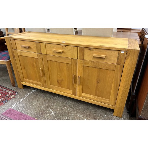 654 - Contemporary sideboard H 85cm x W 165cm x D 48cm